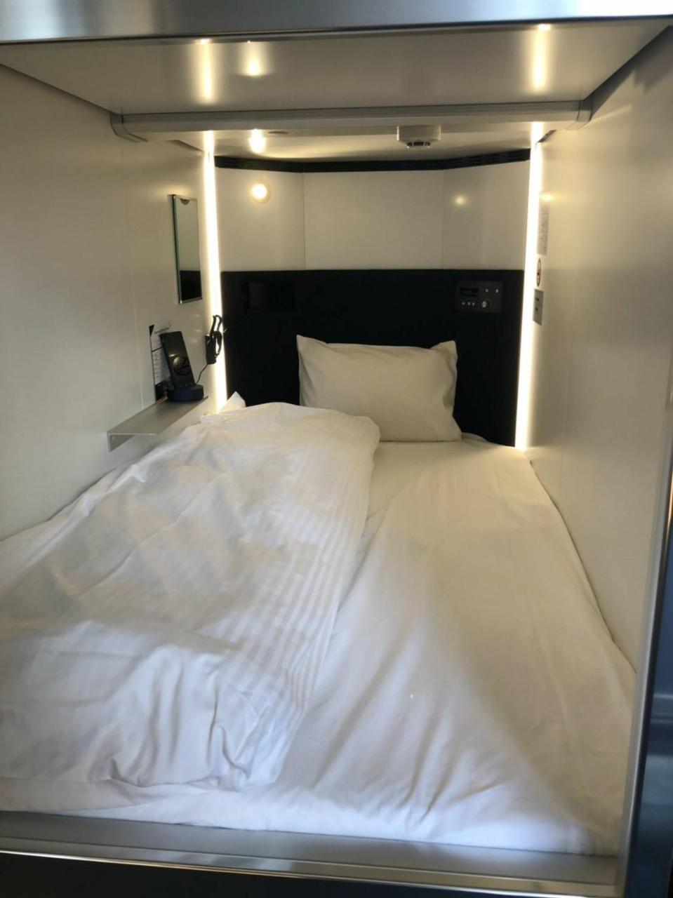 Hearts Capsule Hotel & Spa Hakata Fukuoka  Exterior foto